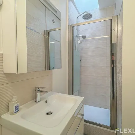 Flexliving - Onebedroom - Malesherbes - Eiffel Tower View شقة