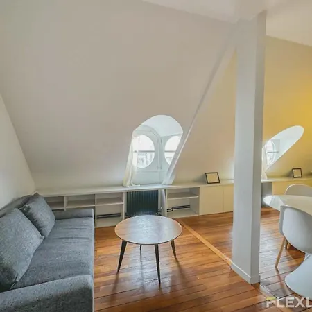 Flexliving - Onebedroom - Malesherbes - Eiffel Tower View *