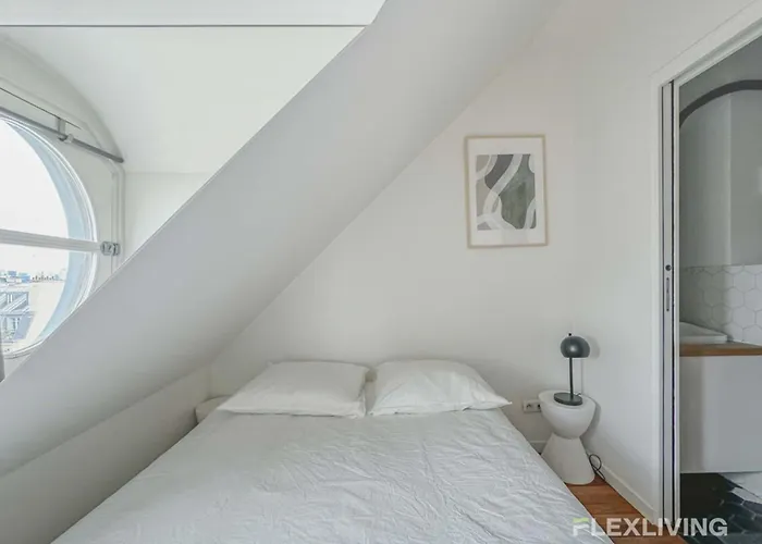 Flexliving - Onebedroom - Malesherbes - Eiffel Tower View Apartament