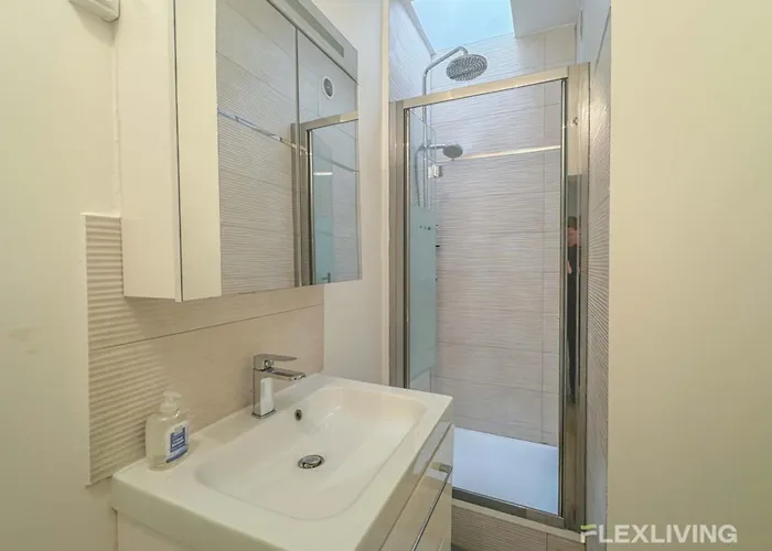 Flexliving - Onebedroom - Malesherbes - Eiffel Tower View Apartament