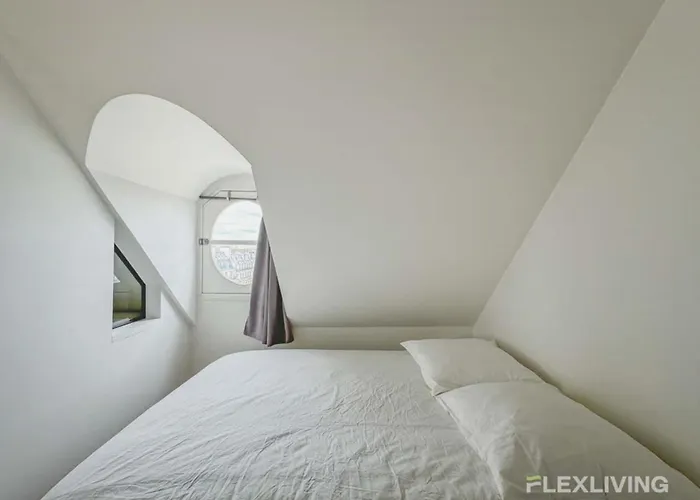 Flexliving - Onebedroom - Malesherbes - Eiffel Tower View * Paryż