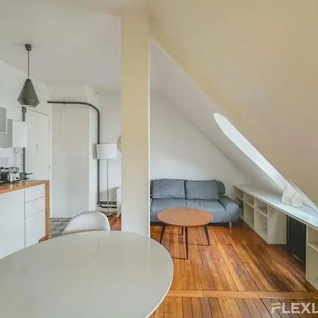 Flexliving - Onebedroom - Malesherbes - Eiffel Tower View Париж